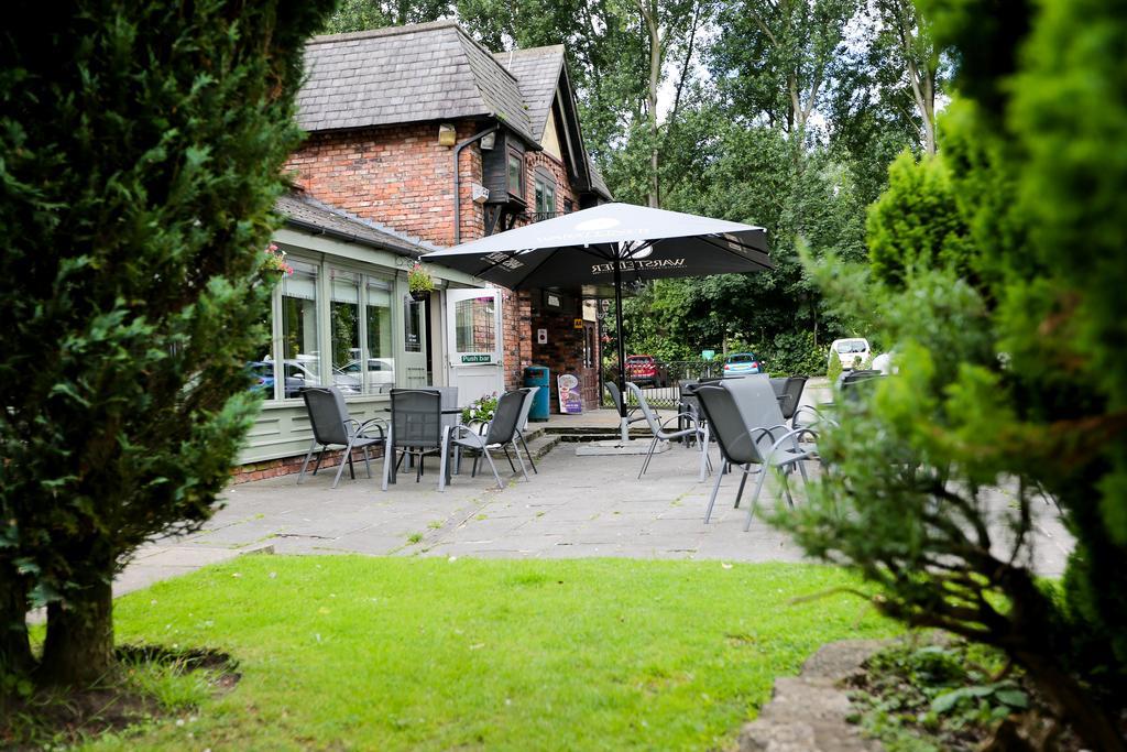 Fairways Lodge & Leisure Club Prestwich Exterior photo